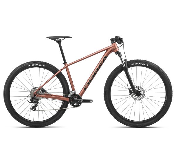 Orbea ONNA 29 50 als Trapez -Rahmen in der Farbe terracotta red green, Modell 2023