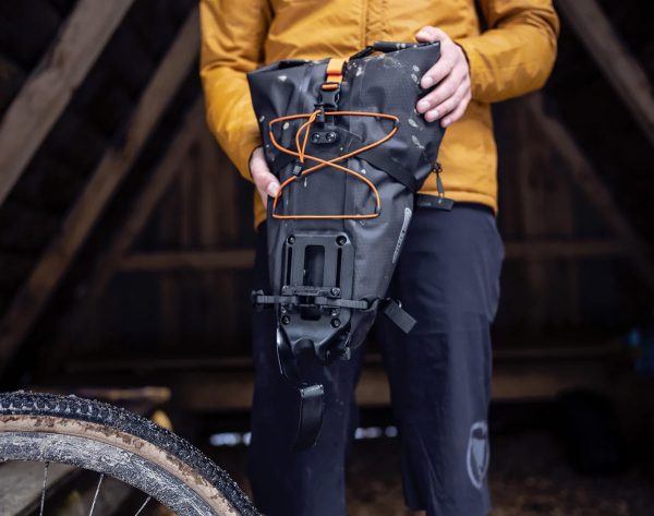 Ortlieb SEAT-PACK QR 13 l dark sand – Bild 9